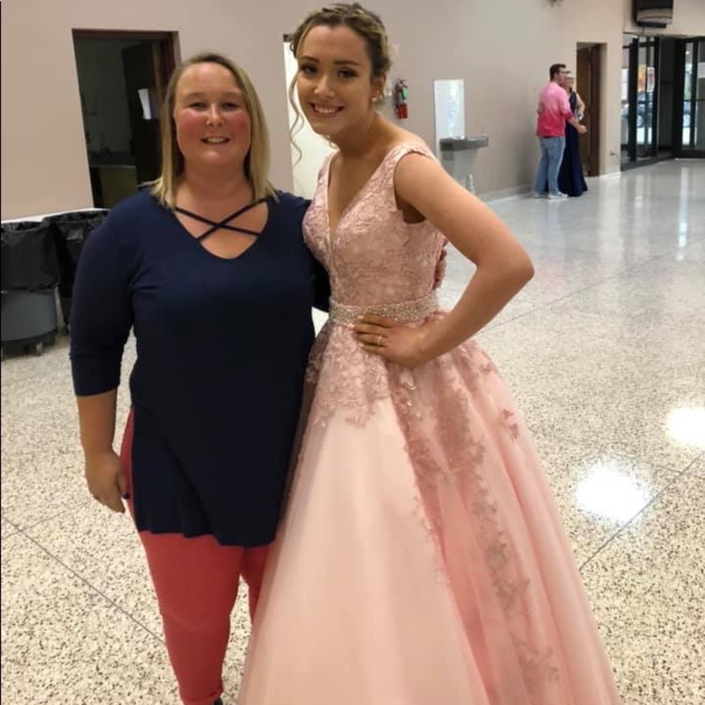 Amazing pink prom dress - Picture 3 of 3